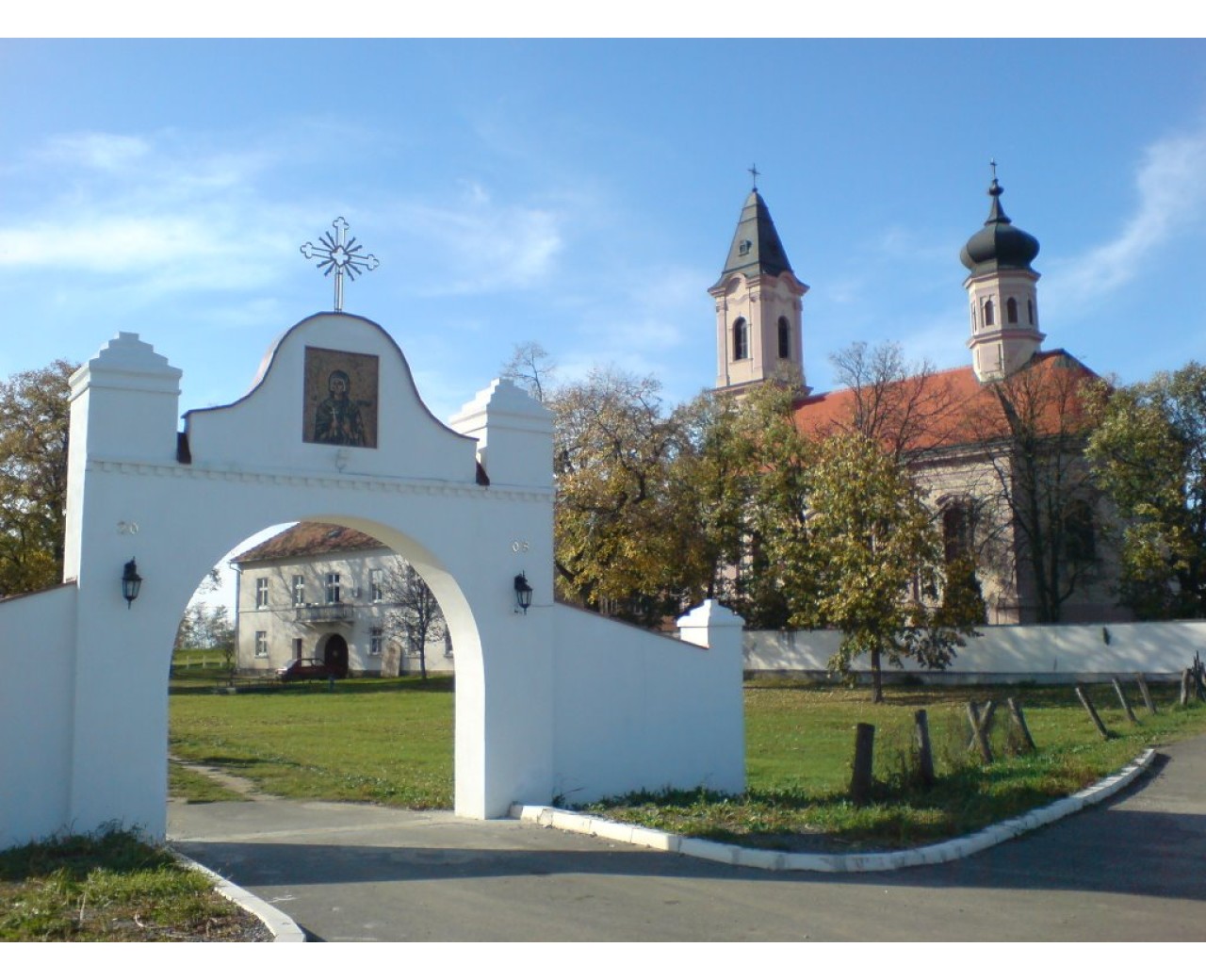 Manastir Fenek